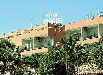 Complex Pigale Family Club