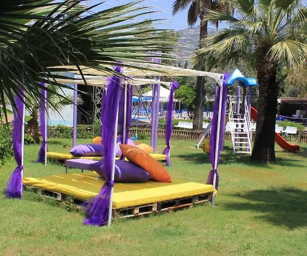 Complex Pigale Family Club